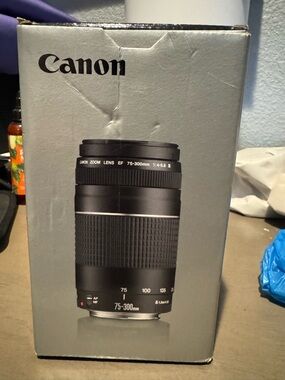 Canon 75-300mm Telephoto Zoom Lens in Black